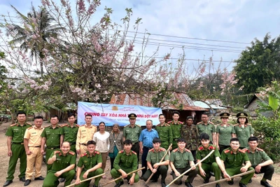 Đoàn Thanh niên Công an tỉnh về nguồn tại xã Krong