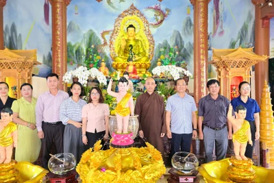 Lãnh đạo Pleiku và Chư Păh thăm, chúc mừng cơ sở Phật giáo nhân đại lễ Phật đản