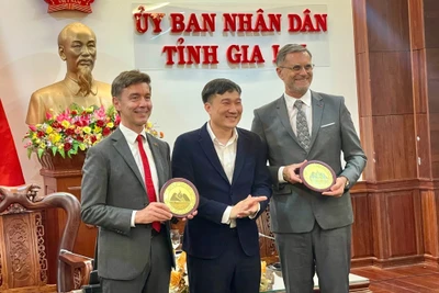Lãnh đạo tỉnh Gia Lai tiếp đoàn công tác của Đại sứ Phái đoàn Liên minh châu Âu và Đại sứ Pháp tại Việt Nam