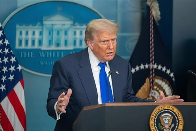 Tổng thống Donald Trump sẽ gửi thư áp thuế cho 12 quốc gia