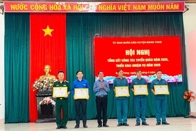 Ia Pa và Mang Yang tổng kết công tác tuyển quân năm 2025