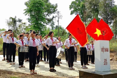 Đồn Biên phòng Ia Chía phối hợp tổ chức chương trình “Tiết học biên cương”