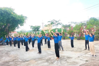 Thanh niên Kbang thi kỹ năng, đồng diễn chào mừng 30-4