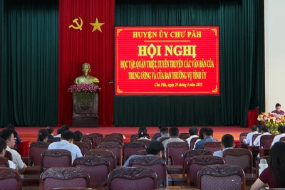 Cán bộ chủ chốt huyện Chư Păh học tập, quán triệt các văn bản của Đảng