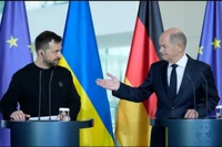 Tổng thống Ukraine Zelenskyy và Thủ tướng Đức Olaf Scholz tại Phủ Thủ tướng ở Berlin, Đức, ngày 11/10 (Ảnh: AP)