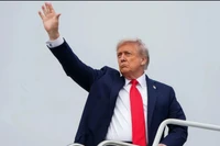 Ông Trump thúc đẩy thượng đỉnh 3 bên, chiến sự vẫn leo thang