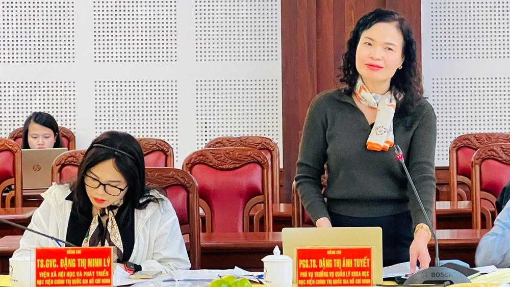 Phó Giáo sư, Tiến sĩ Đặng Thị Ánh Tuyết-Phó vụ trưởng Vụ Quản lý Khoa học (Học viện Chính trị Quốc gia Hồ Chí Minh) làm trưởng đoàn đã có buổi làm việc với UBND tỉnh Gia Lai. Ảnh: Yến Hoài z5975099038634-75a39cd50b6b0c320177c0ded214dba1-507-9920.jpg