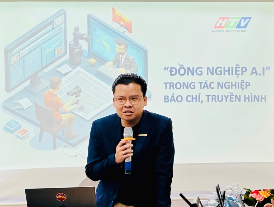 Nhà báo, Thạc sĩ Ngô Trần Thịnh-Trưởng phòng Đa Truyền thông, Trung tâm tin tức, Đài truyền hình TP. Hồ Chí Minh (HTV) hướng dẫn học viên các chuyên đề. Ảnh: Duy Đăng 01.jpg