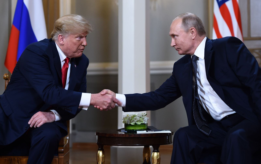 Tổng thống Trump và Tổng thống Putin trong lần gặp ở Phần Lan. Ảnh: AFP/TTXVN tong-thong-trump-va-tong-thong-putin-trong-lan-gap-o-phan-lan-anh-afp-ttxvn.jpg