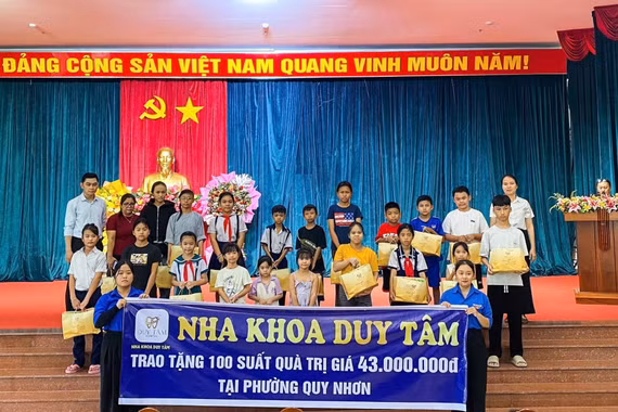 Trao quà cho thiếu nhi có hoàn cảnh khó khăn ở Quy Nhơn và Vĩnh Thạnh