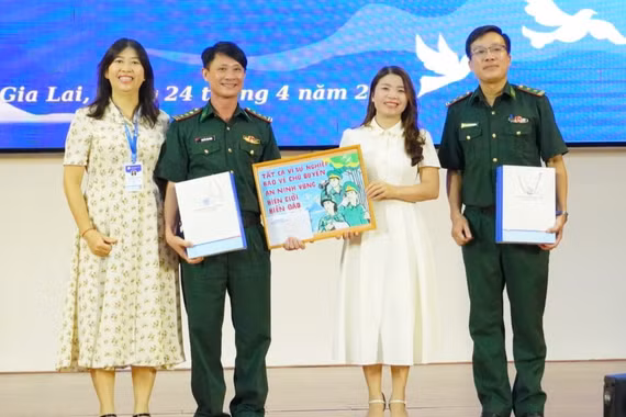 Tuyên truyền về chủ quyền biển đảo, biên giới cho sinh viên Trường Đại học Quy Nhơn.