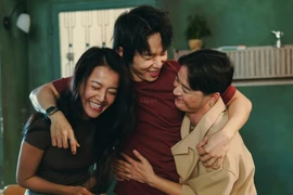 Phim kinh dị 'Dưới đáy hồ' dẫn đầu doanh thu phòng vé ngày đầu ra rạp