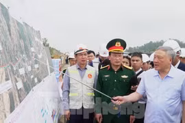 Phó Thủ tướng Nguyễn Hòa Bình thị sát cao tốc Hòa Liên - Túy Loan