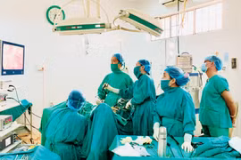 Bệnh viện Đa khoa tỉnh đã triển khai nhiều kỹ thuật cao đáp ứng nhu cầu điều trị cho người dân, hạn chế tình trạng chuyển tuyến. Ảnh: N.N