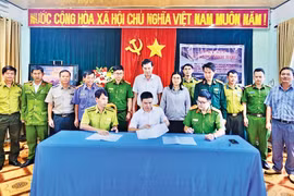Vườn Quốc gia Kon Ka Kinh, Hạt Kiểm lâm và Công an huyện Kbang ký kết quy chế phối hợp trong công tác quản lý, bảo vệ rừng. Ảnh: M.P