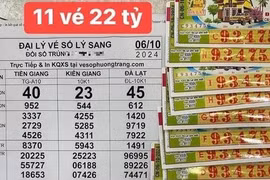 Người bán vé số khuyết tật 'ôm' 11 tờ ế, bất ngờ trúng giải đặc biệt 22 tỉ đồng