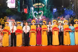 Chính thức khai mạc đường hoa Nguyễn Huệ Tết Ất Tỵ 2025