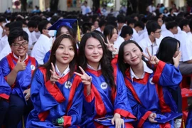 Học sinh Trường THPT chuyên Lê Hồng Phong (quận 5, TP. Hồ Chí Minh) trong lễ khai giảng năm học mới. Ảnh: Hoàng Giang/Nguồn: PLO