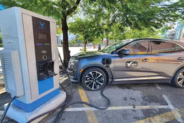 Bộ Tài chính đề xuất 2 phương án miễn, giảm lệ phí trước bạ đối với ô tô điện. Ảnh N.K. Nguồn httpsthesaigontimes.vn