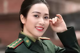 Nữ quân nhân gây sốt ở Dinh Độc Lập vì xinh như hoa hậu là ai?