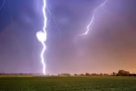 Bị sét đánh khi đang làm rẫy, vợ chết, chồng bị thương