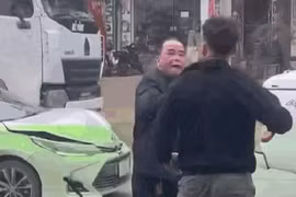 Khởi tố vụ cán bộ trung tâm phát triển quỹ đất hành hung tài xế do va chạm giao thông