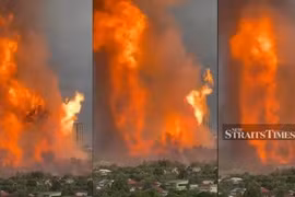 Malaysia: Cột lửa khói khổng lồ bùng lên gần thủ đô Kuala Lumpur