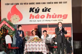 Anh hùng Lực lượng vũ trang Nhân dân Mai Thanh Minh trong một cuộc giao lưu tại Di tích quốc gia Nhà lao Thiếu nhi Đà Lạt