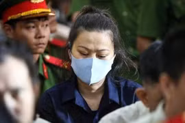 Bác kháng cáo nhóm buôn lậu 6 tấn vàng, buộc nộp lại gần 8.500 tỉ đồng