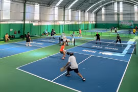 Sân pickleball High Five (số 5 Bùi Dự, TP. Pleiku) thu hút đông đảo người chơi. Ảnh: L.V.N