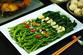 Rau muống xào tỏi lọt vào tốp 100 món rau ngon nhất thế giới