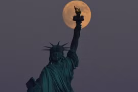 'Trăng dâu tây' tháng 6 sẽ xuất hiện ở vị trí rất kỳ lạ?