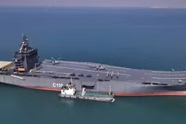 Iran trình làng tàu chiến chở UAV đầu tiên