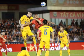 Hà Tĩnh bại trận đau đớn, SLNA có chiến thắng quý hơn vàng: Tạm thoát hiểm