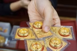 Giá vàng trong nước 'bỏ xa' thế giới