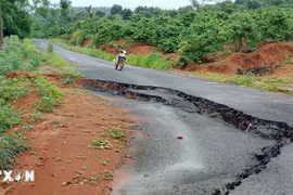 Đắk Nông: Đảm bảo an toàn giao thông qua khu vực sụt lún ở thành phố Gia Nghĩa