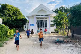 Nhà sinh hoạt cộng đồng buôn Hiao được xây dựng khang trang. Ảnh: V.C