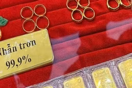 Giá bật tăng, chênh lệch vàng nhẫn và SJC nới rộng