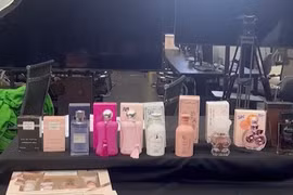 Lừa dối trắng trợn