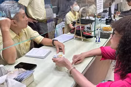 Giá vàng tăng lên 100 triệu đồng/lượng