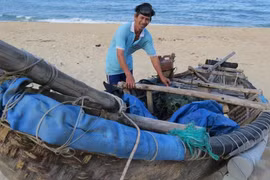 Tình người miền biển: Những người hùng bình dị