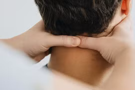 Massage cổ vai gáy không đúng cách gây ra những nguy cơ gì?