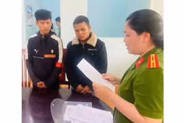 Cơ quan Cảnh sát điều tra Công an huyện Đak Đoa ra quyết định khởi tố vụ án, khởi tố bị can Yuin (bìa trái) và Lê Đình Trực về hành vi tổ chức sử dụng trái phép chất ma túy (ảnh đơn vị cung cấp).