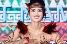 Khán giả bình luận tiết mục múa của Ý Nhi