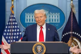 Tổng thống Mỹ Donald Trump ký sắc lệnh giảm giá thuốc