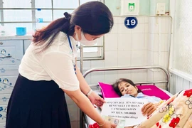 Nhân văn chương trình hỗ trợ thẻ bảo hiểm y tế cho bệnh nhân nghèo