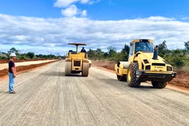 Dự án đường hành lang kinh tế phía Đông (đường tránh quốc lộ 19) sau khi hoàn thành có vai trò kết nối liên vùng giữa các huyện Đak Đoa, Chư Păh với TP. Pleiku. Ảnh: M.P