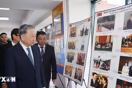 Tổng Bí thư, Chủ tịch nước Tô Lâm gặp gỡ cộng đồng người Việt tại Mông Cổ