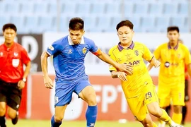 Chơi vơi bóng đá miền Trung, miền Nam