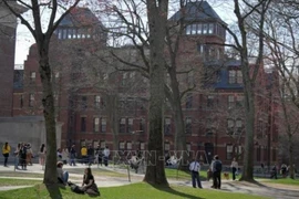 Tổng thống Mỹ ký sắc lệnh hạn chế cấp visa cho sinh viên quốc tế đến Đại học Harvard